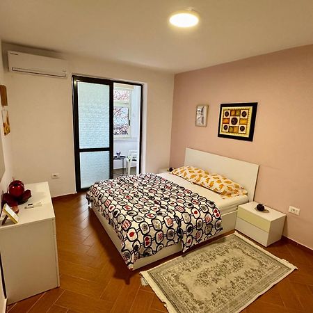 Skerdi'S Apartment - City Center 地拉那 外观 照片
