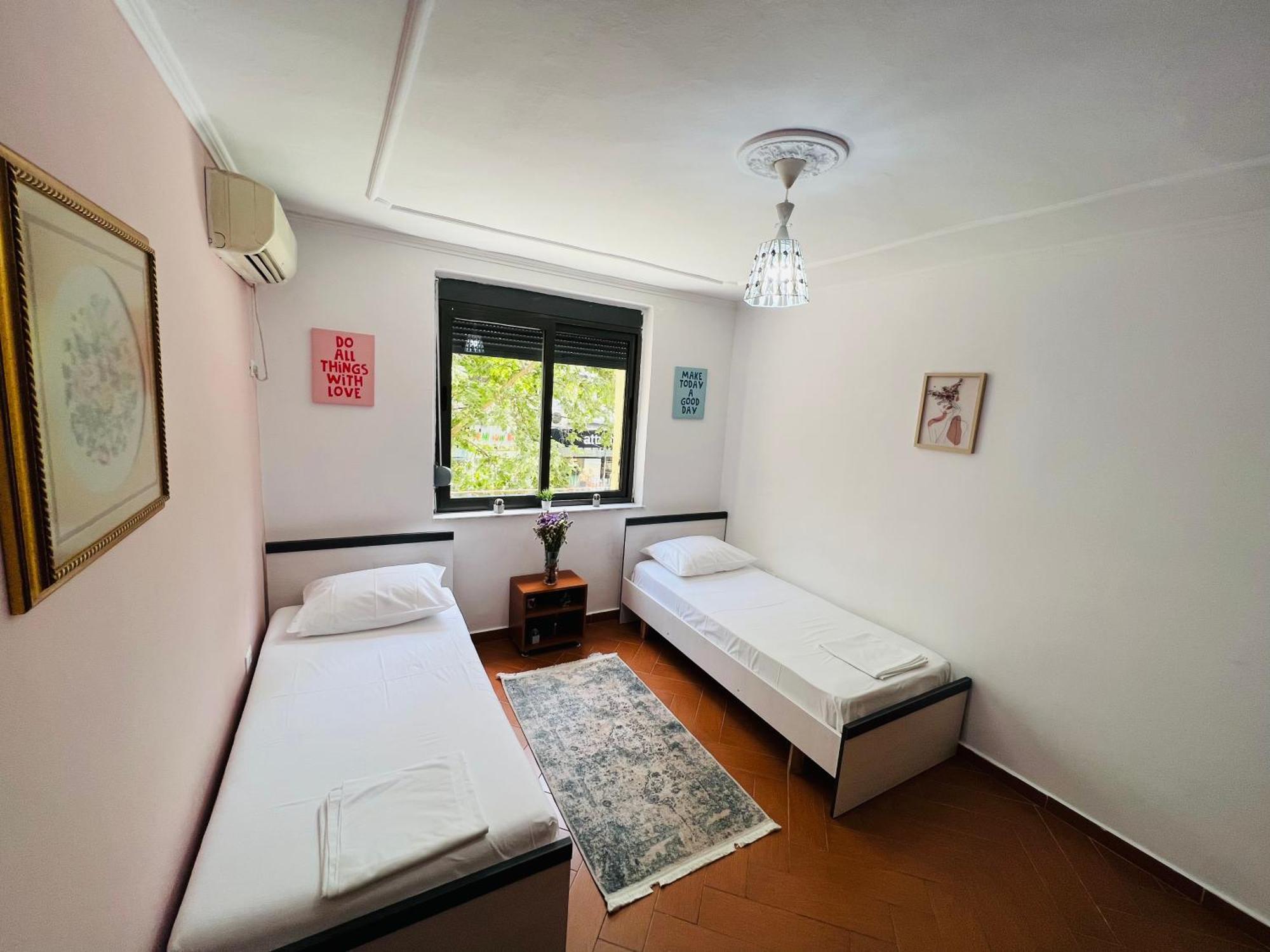 Skerdi'S Apartment - City Center 地拉那 外观 照片