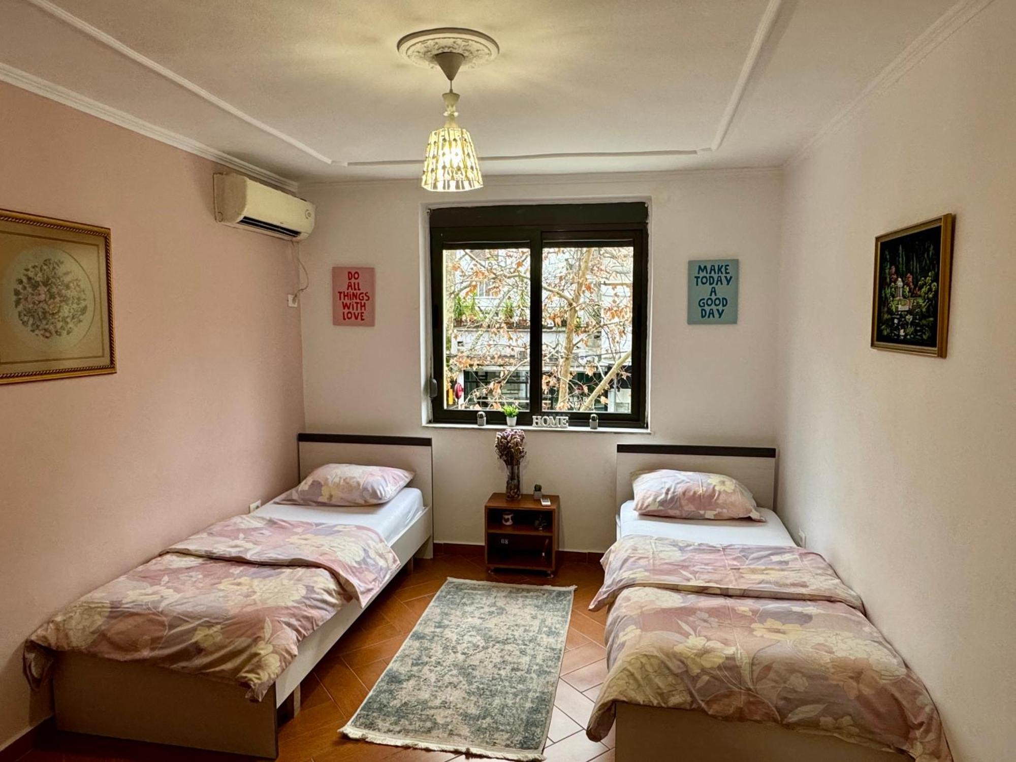Skerdi'S Apartment - City Center 地拉那 外观 照片