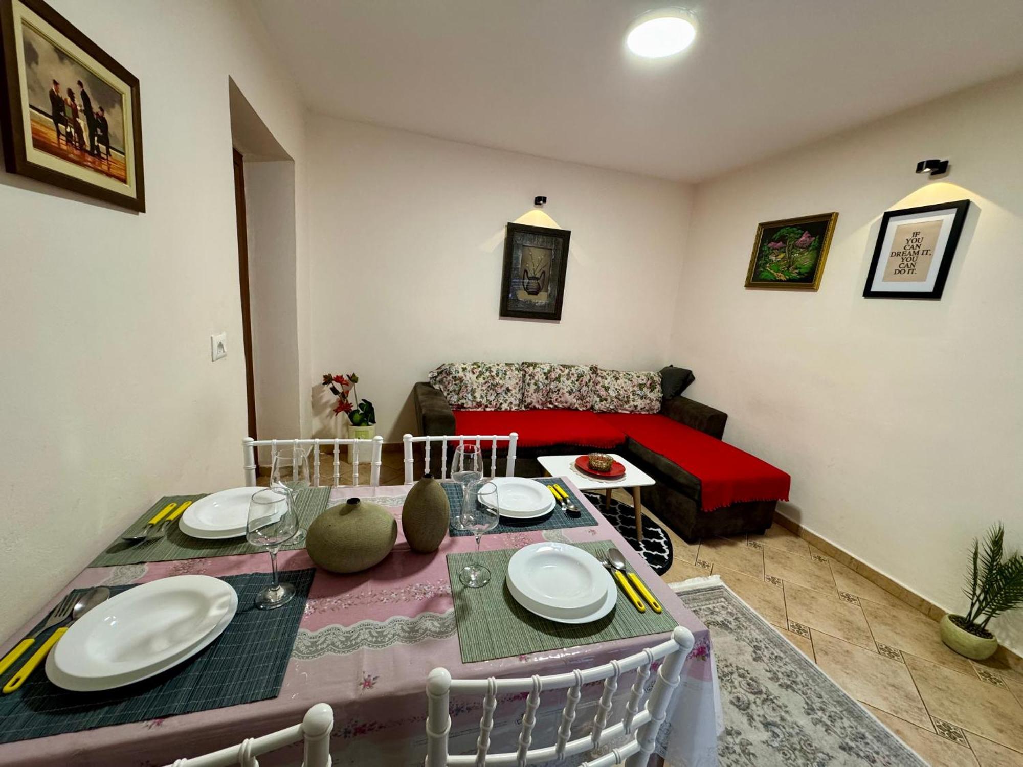 Skerdi'S Apartment - City Center 地拉那 外观 照片
